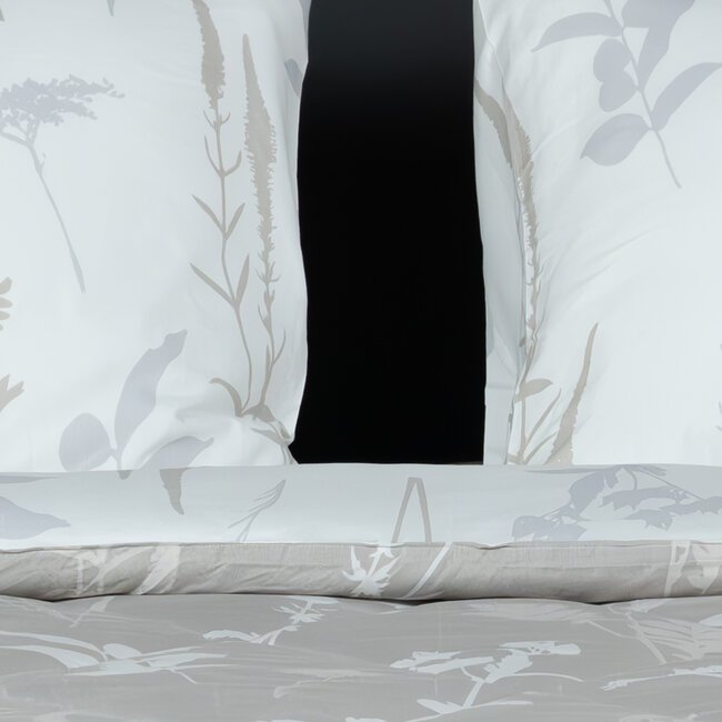Dekbed zonder overtrek inclusief kussensloop - Silhouette Leaves - Microvezel - 300gsm