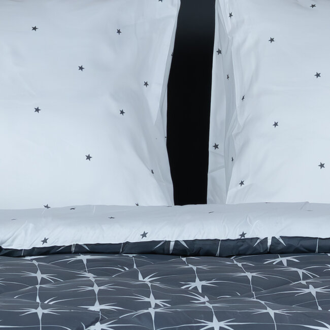 Dekbed zonder overtrek inclusief kussensloop - Nothern Stars - Microvezel - 300gsm