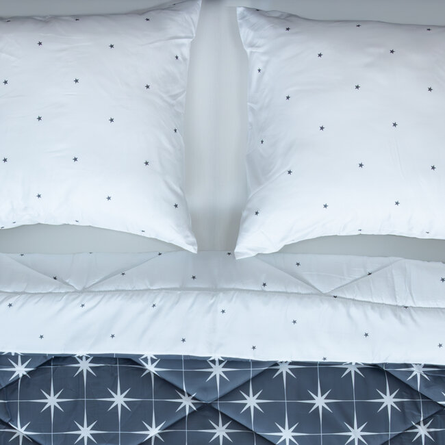 Dekbed zonder overtrek inclusief kussensloop - Nothern Stars - Microvezel - 300gsm