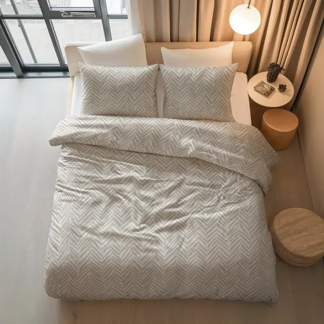 Katoen dekbedovertrek Ethnic in zand met vissengraatmotief