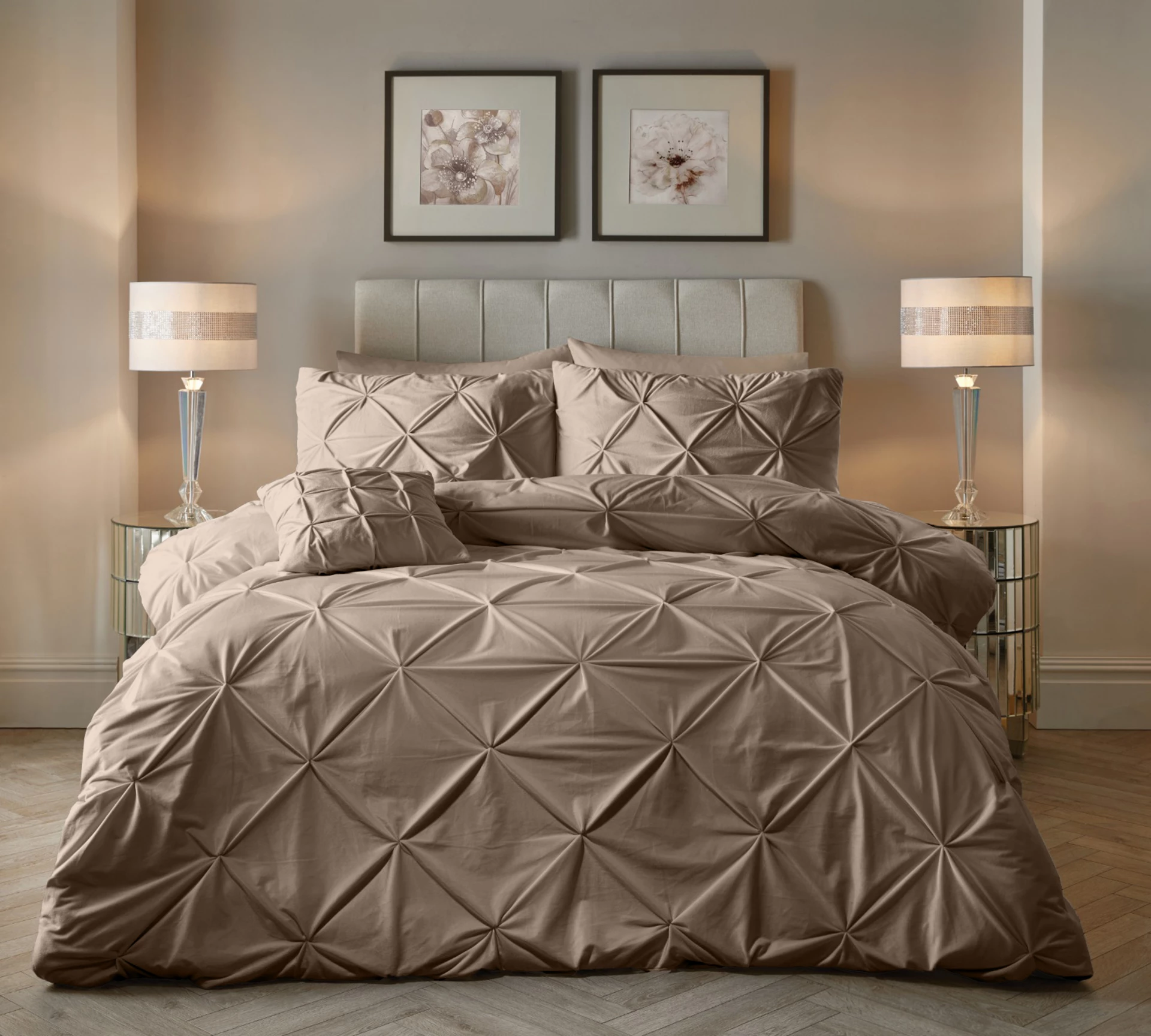 Brocante dekbedovertrekken met broderie en kant