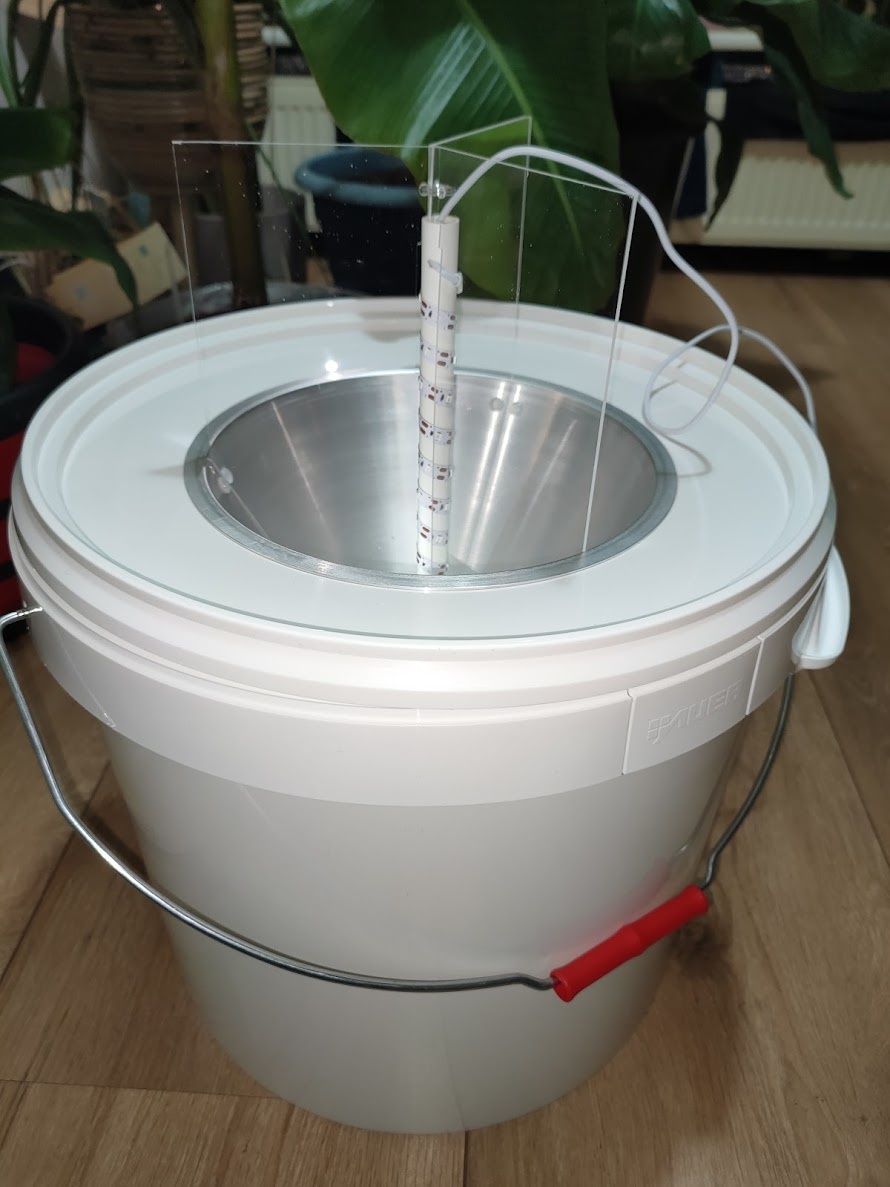 LED bucket 2.0 Moth Trap