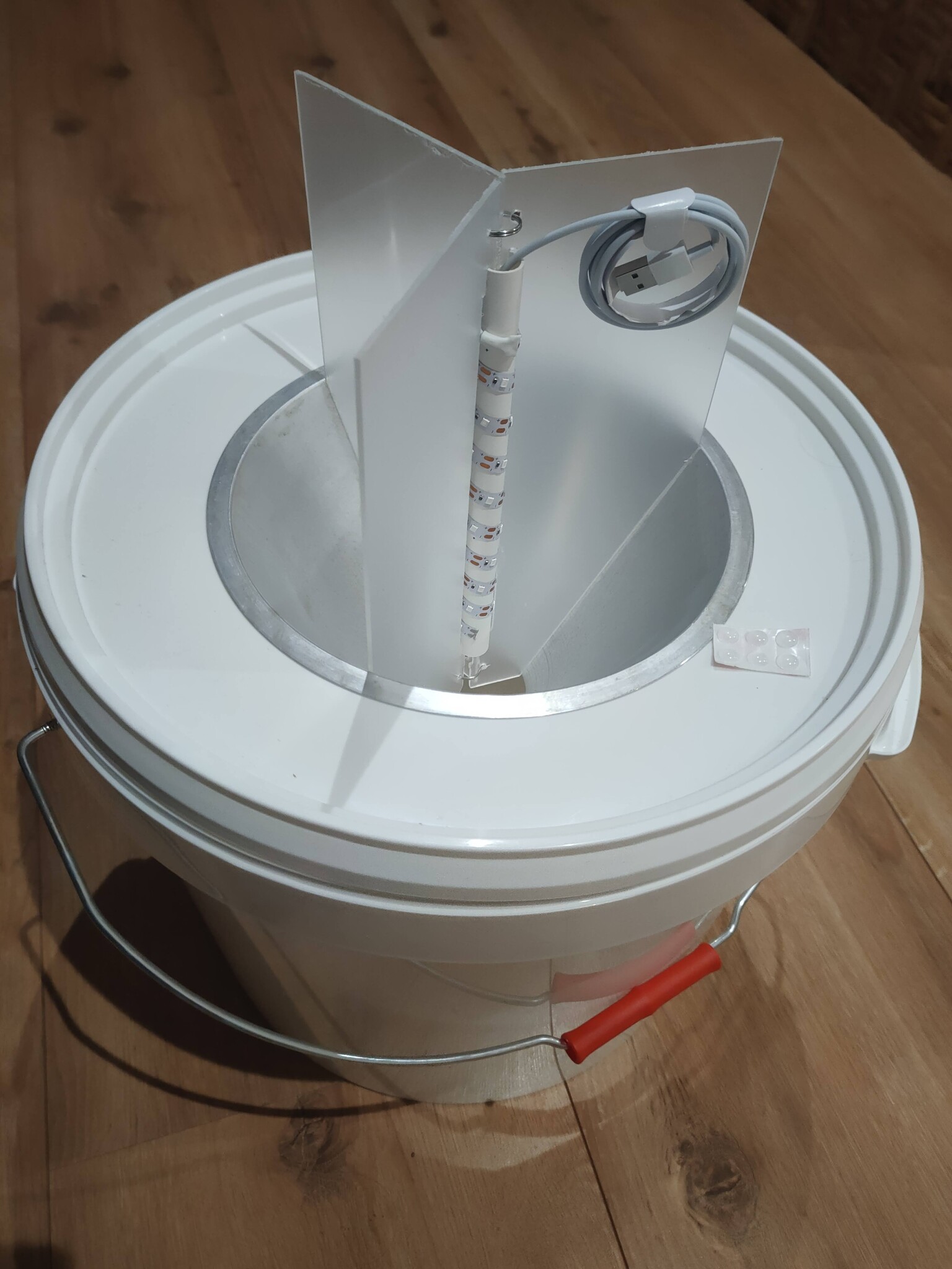 LED bucket 2.0 Moth Trap