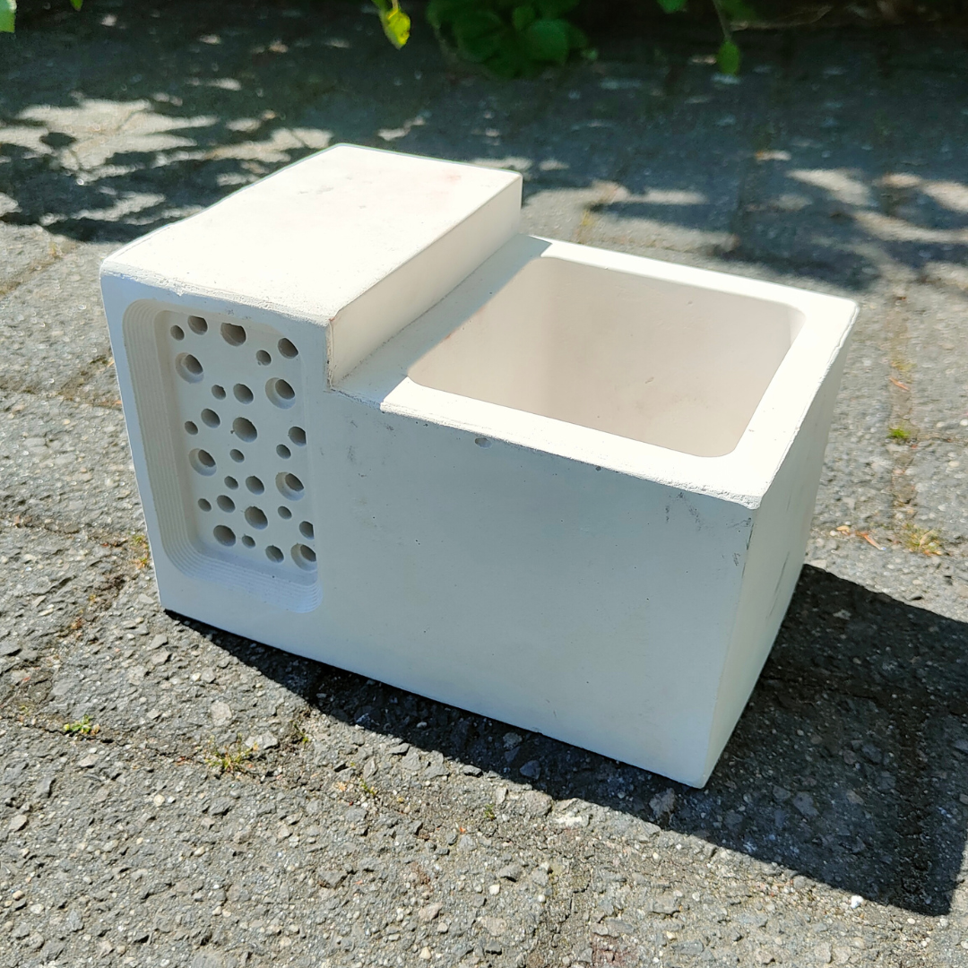 Bricks 4 Bees Beepot