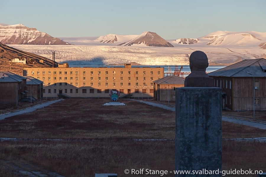 Spitsbergen - Svalbard - A Complete Guide Around the Arctic Archipelago