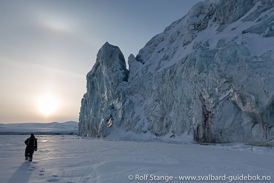 Spitsbergen - Svalbard - A Complete Guide Around the Arctic Archipelago