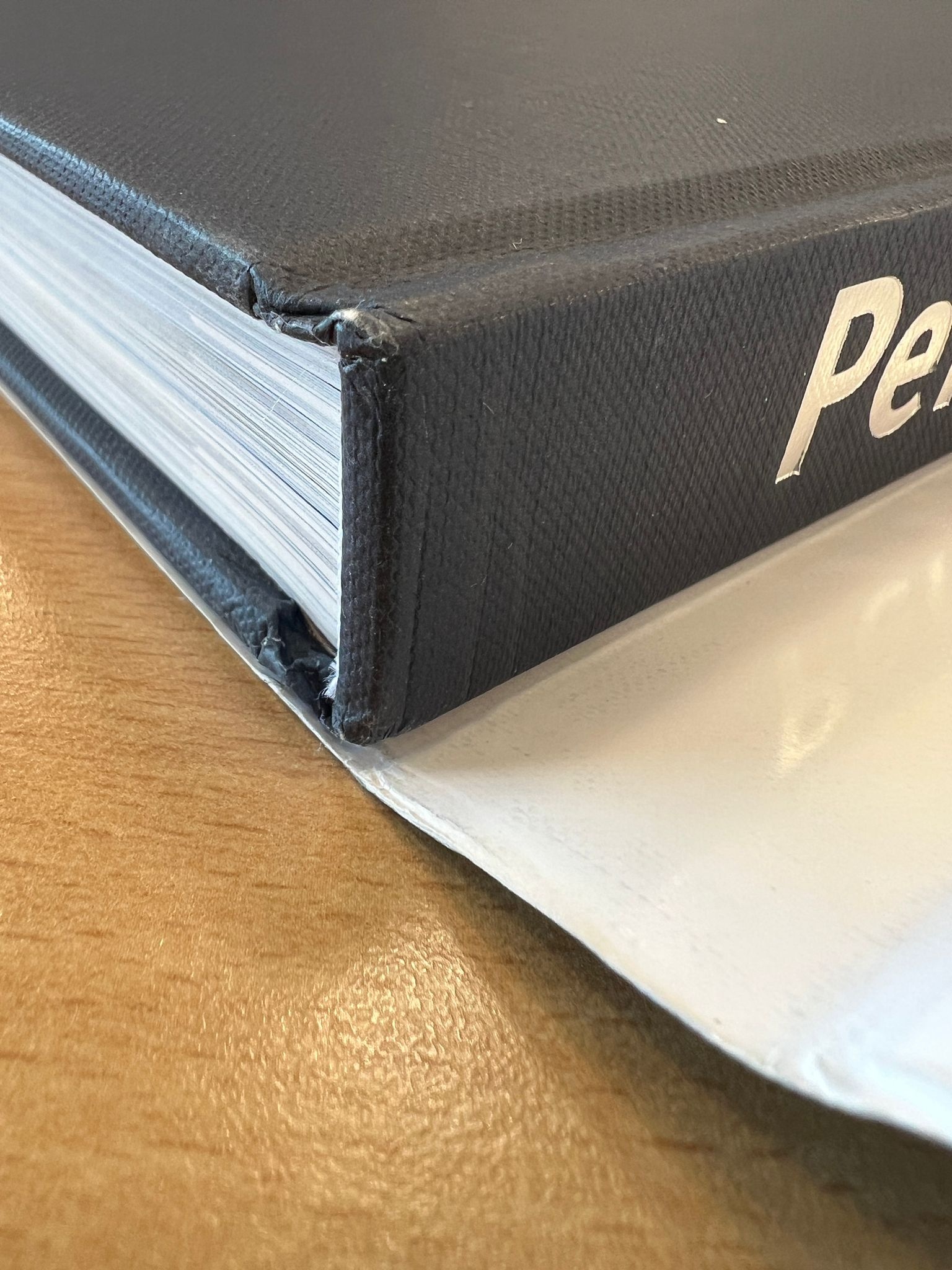 Damaged copy - Penguins - The Ultimate Guide - Second edition