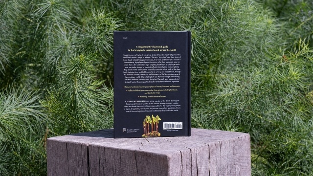 Mosses, Liverworts, and Hornworts of the World - A Guide to Every Order