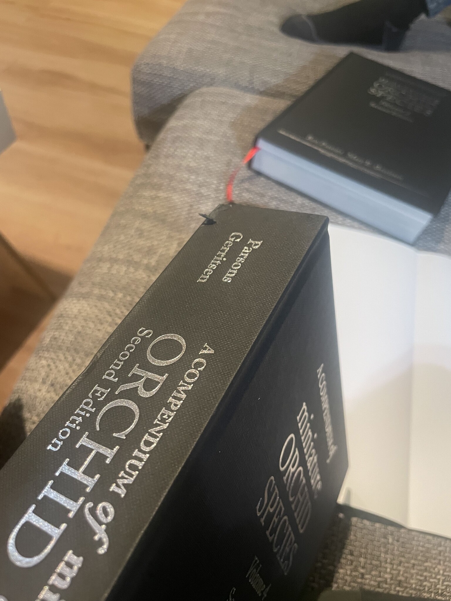 Beschadigd exemplaar - A Compendium of Miniature Orchid Species (4-Volume Set)