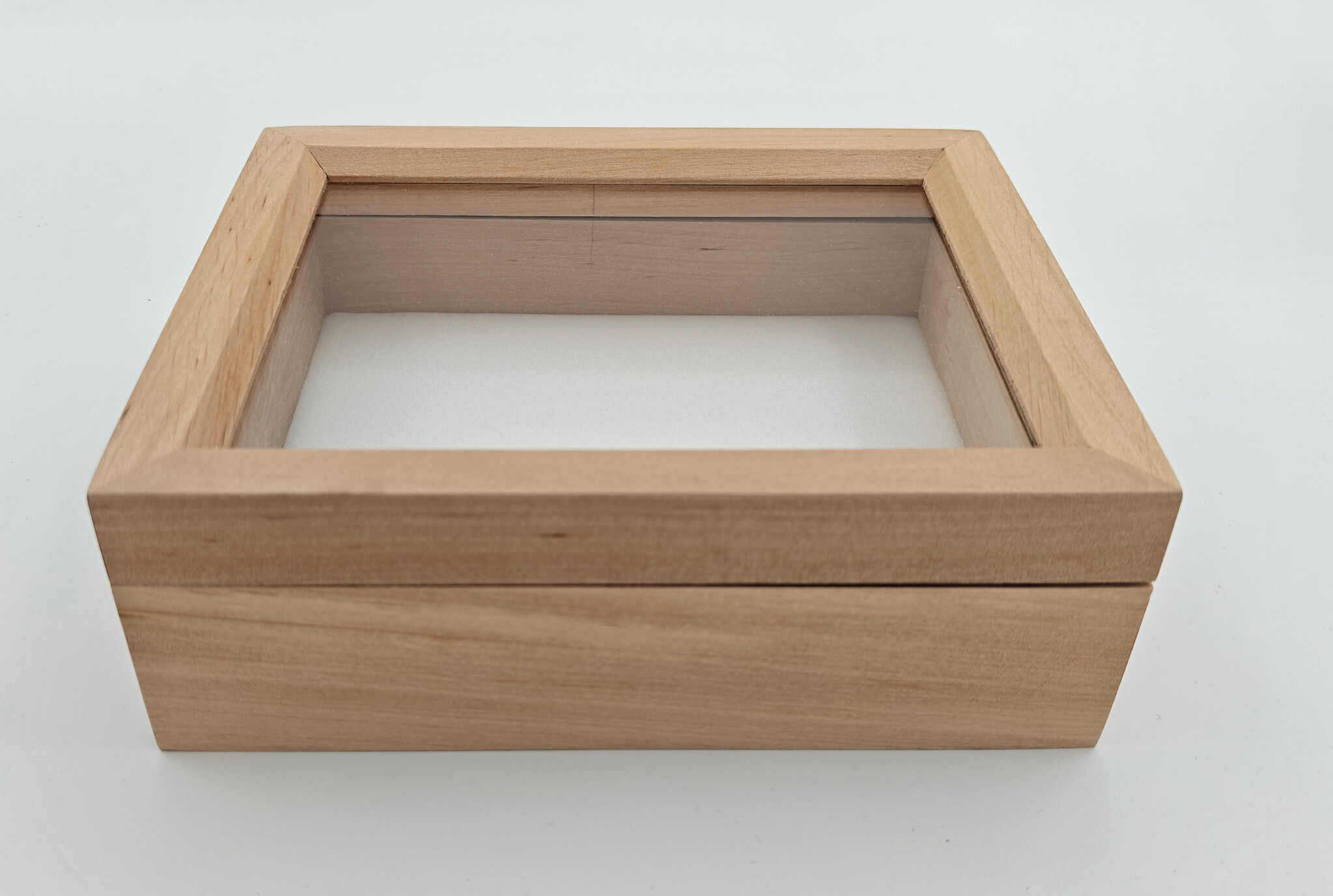 Wooden insect box with glass lid 15 x 18 x 6 cm