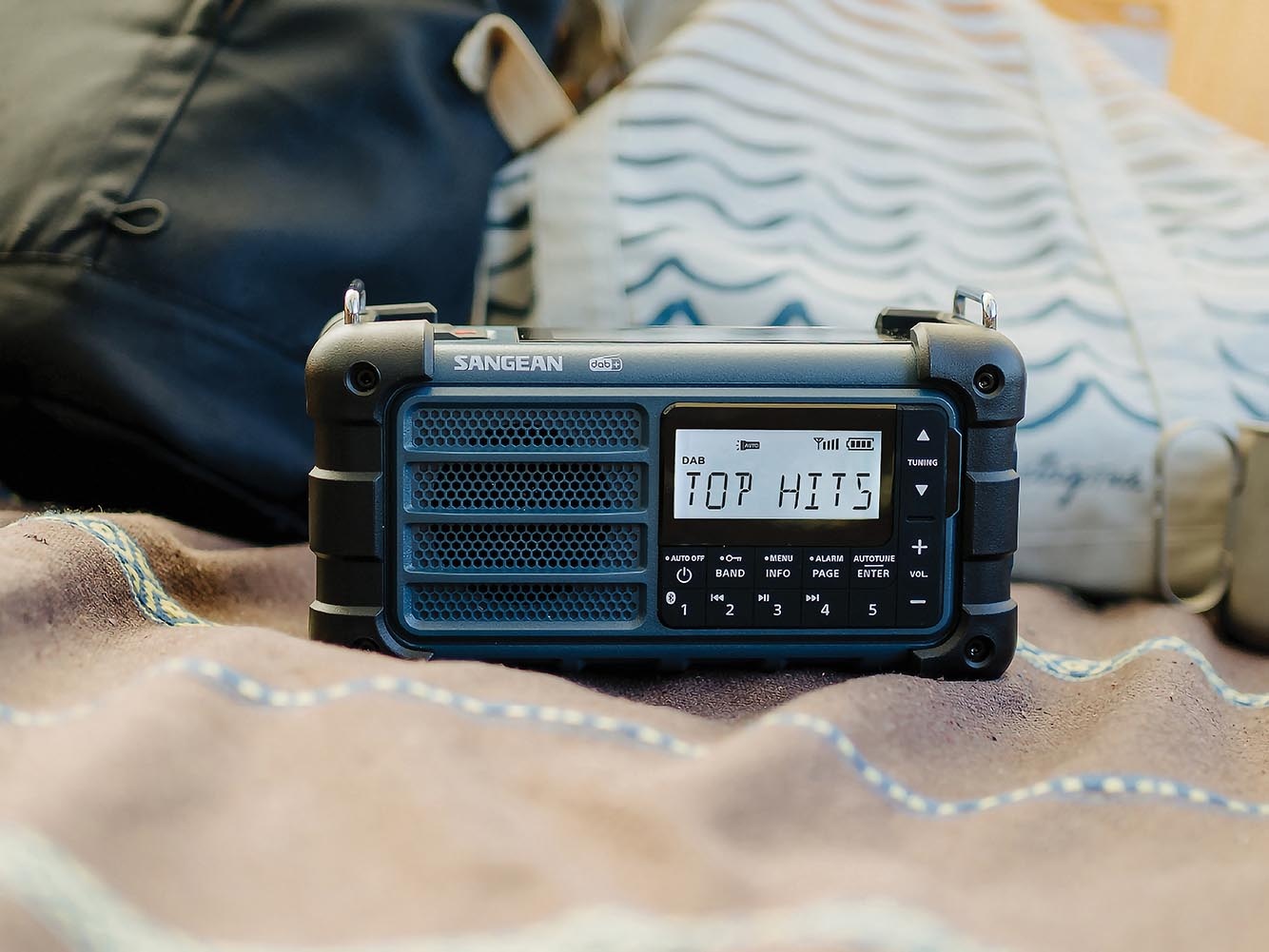 DAB+, FM, Bluetooth, Aux Noodradio