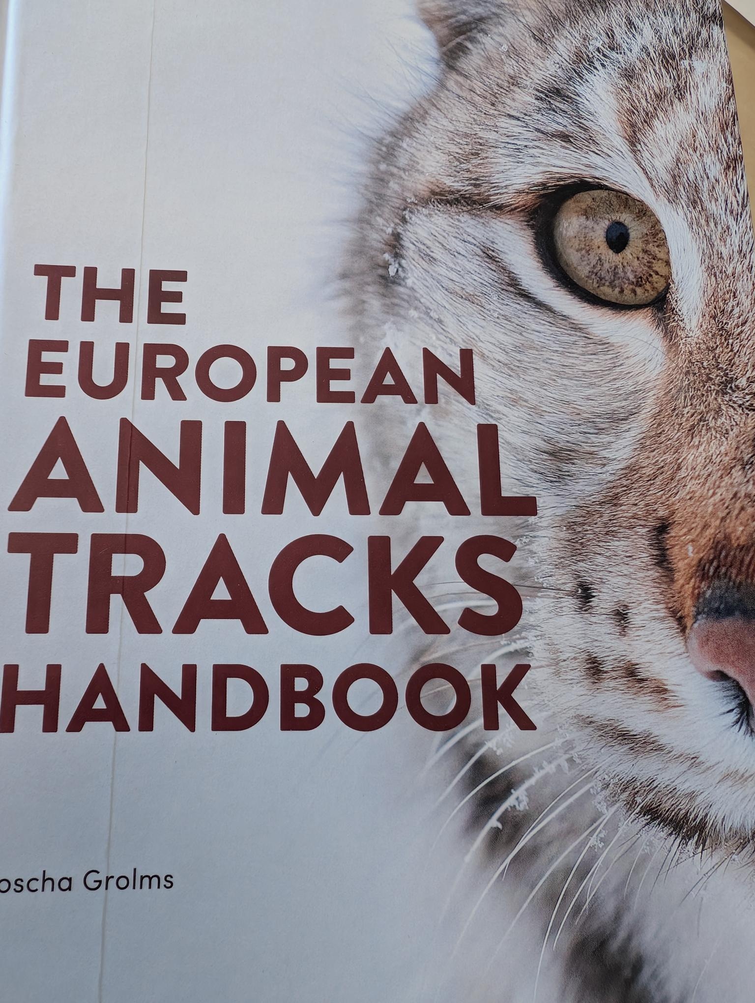 Beschadigd exemplaar - The European Animal Tracks Handbook