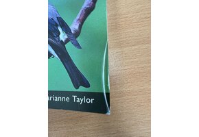 Beschadigd exemplaar – A Naturalist's Guide to Garden Birds of Britain and Ireland