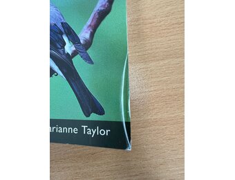 Beschadigd exemplaar – A Naturalist's Guide to Garden Birds of Britain and Ireland