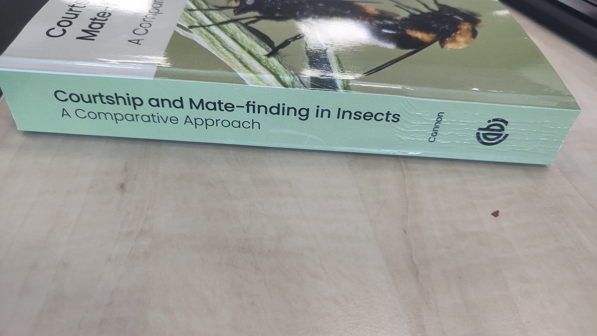 Beschädigte Kopie – Courtship and Mate-Finding in Insects : A Comparative Approach