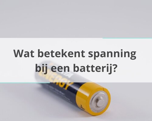 Wat betekent spanning bij een batterij?
