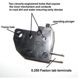 Contacteur de Feu Stop (Frein Avant)