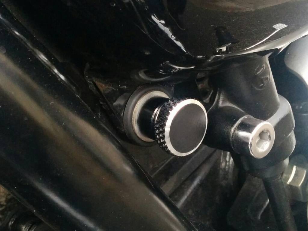 Vis de Caches Latéraux pour Triumph Twins