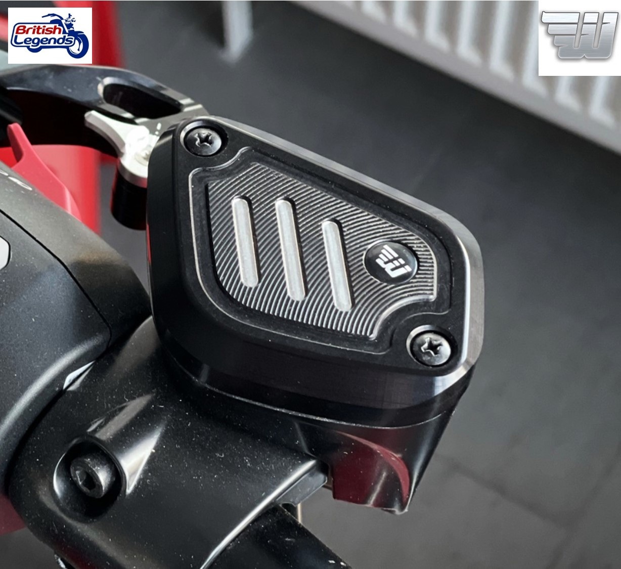Clutch+Brake Reservoir Covers for Triumph Rocket 3