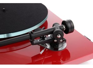 Rega Planar 3 Hi-fi turntable (Red)