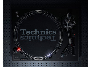 Technics SL-1210MK7 turntable