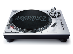 Technics SL-1200MK7 turntable with hinges (B-stock)