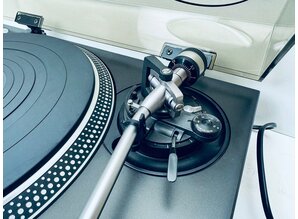 Technics SL 1200 MK4 turntable