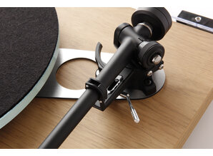 Rega Planar 3 Hi-fi turntable (Oak)