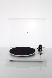 Rega Planar 2 (White)