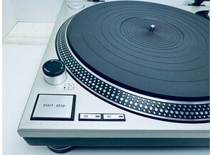 Technics SL 1200 MK2 Turntable
