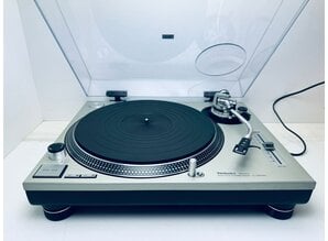 Technics SL 1200 MK2 Turntable