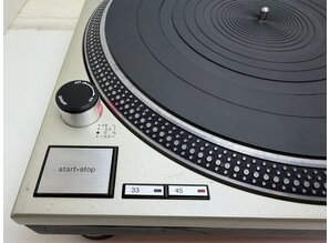 Technics SL 1200 MK2 Turntable