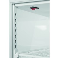 Mini refrigerated display case with 3 grids