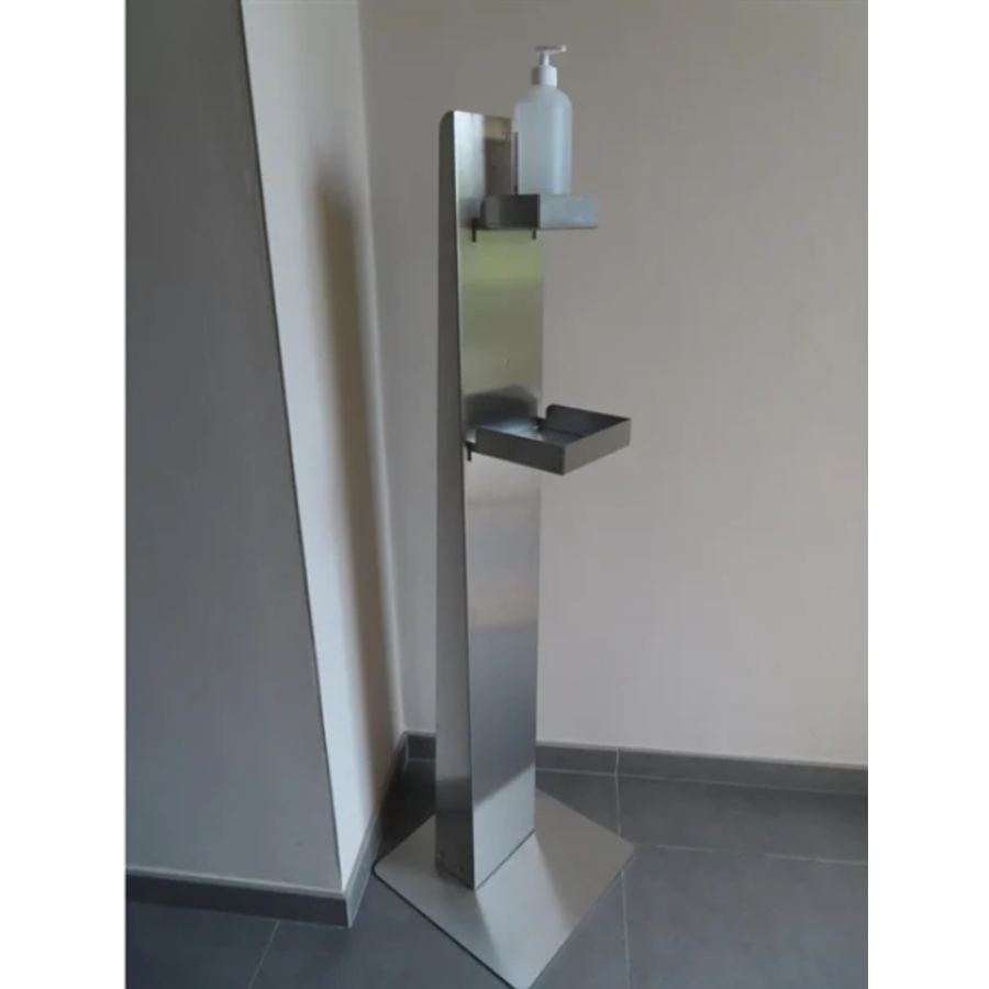 Colonne de désinfection avec étagères