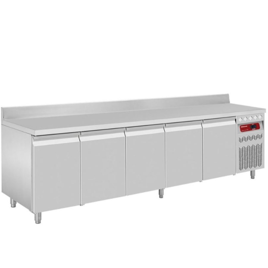 Établi réfrigéré en acier inoxydable avec dosseret | 5 portes - 263 x 70 x 85/90 cm