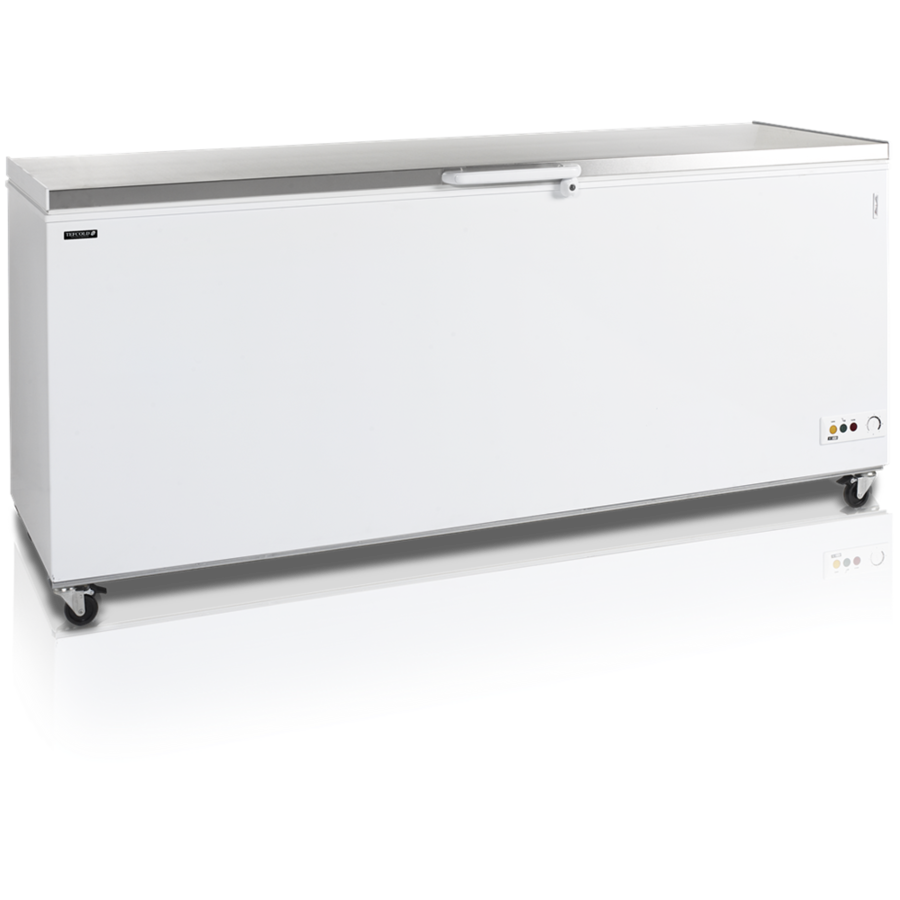 Chest freezer with handle and lock