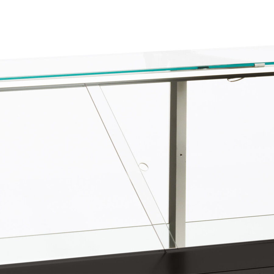 Ventilated refrigerated display counter - with straight front glass 90° with reserve
