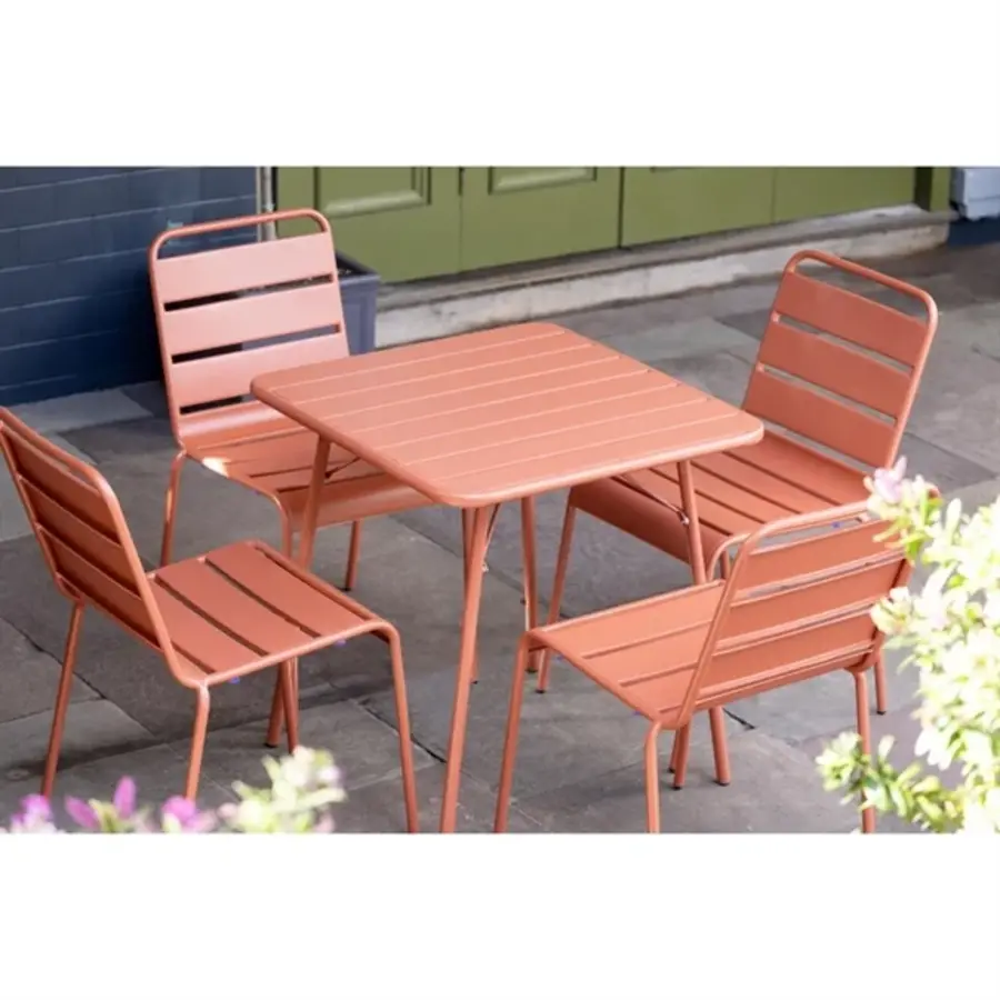 Table carrée à lattes en acier Terracotta | 71(H)x70(L)x70(P)cm.