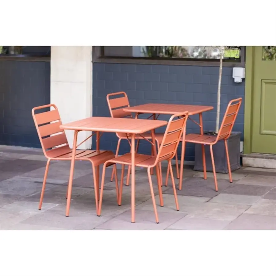 Table carrée à lattes en acier Terracotta | 71(H)x70(L)x70(P)cm.