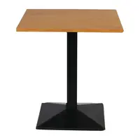 vierkante tafel op voetstuk met metalen onderstel en blad van zacht eikenhout | 700x700 mm