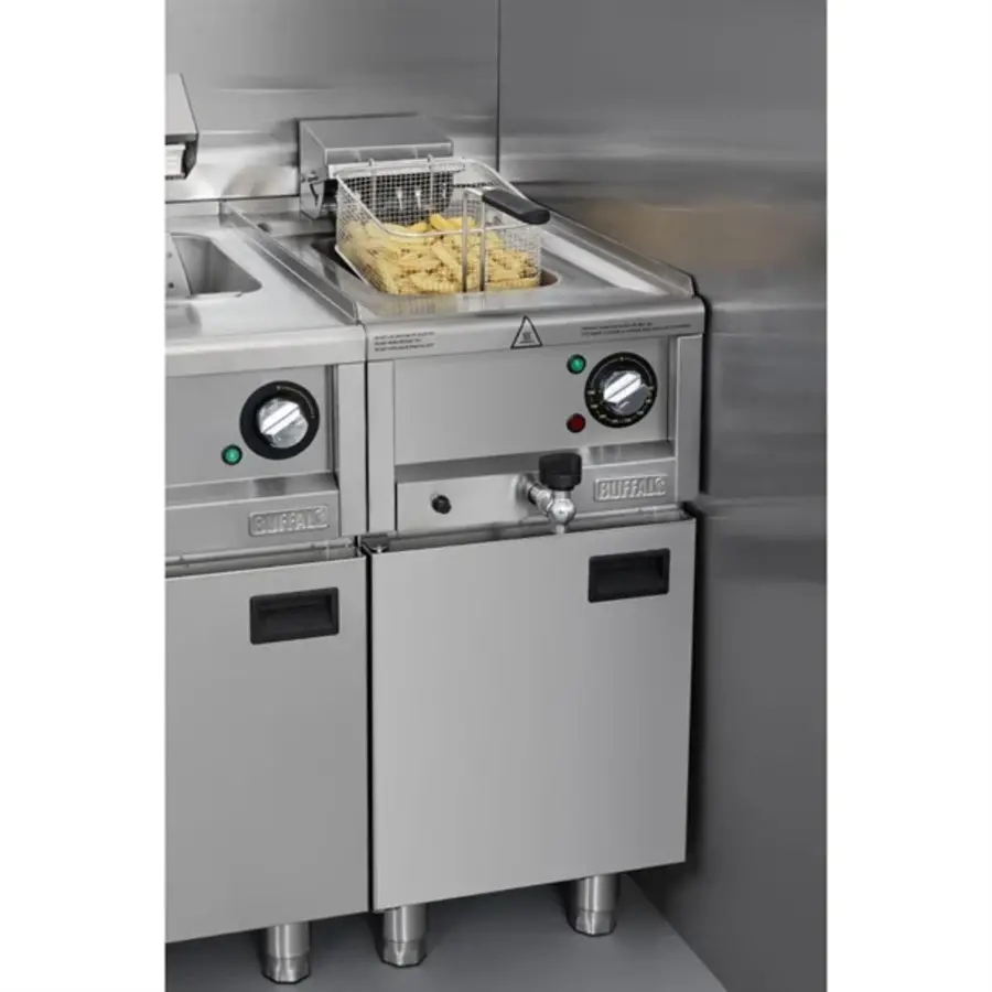 600 series electric fryer, 8 liters | 24(h)x40(w)x60(d)cm