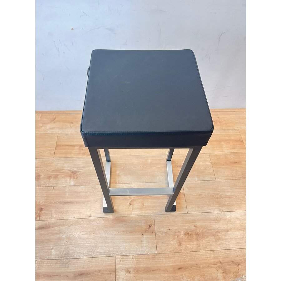 Barhocker | Stahl/Kunstleder | Schwarz | 2 Stück | Stapelbar | (AUSGANG)