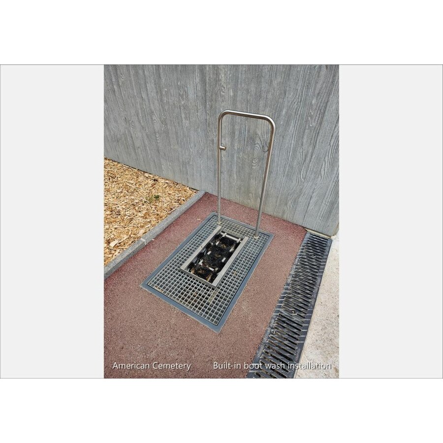 Built-in Boot Washing System – Efficient cleaning of boots and shoes