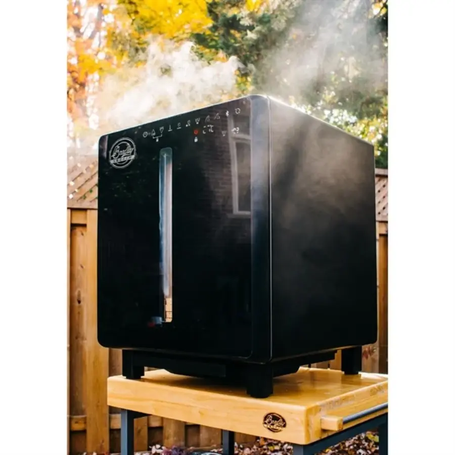 Smoker | Food | Powder-coated steel | 240v | 63.5(h) x 51(w)cm