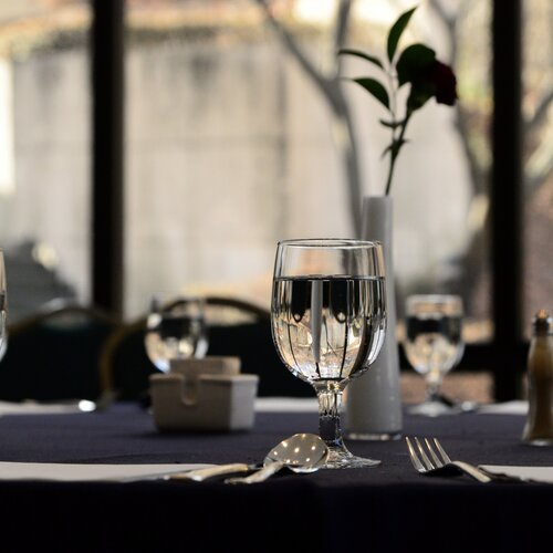 Le Pouvoir du Linge de Table : Pourquoi le bon dressage fait toute la différence dans votre restaurant