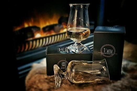 Túath Túath whiskyglas black limited edition 200ml.  1 stuks