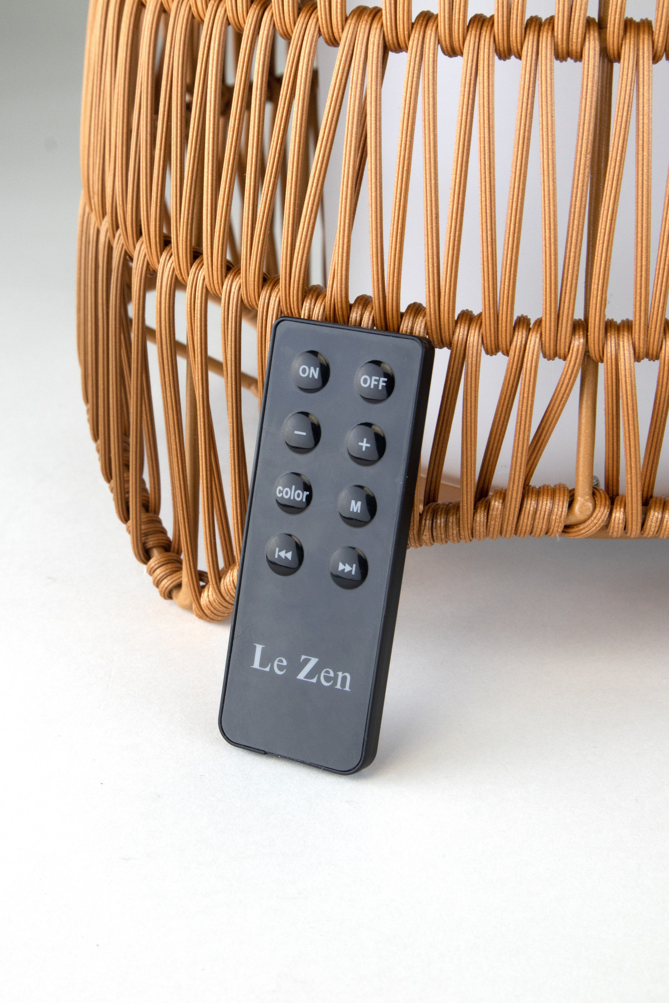 Le Zen Enzy Wine Kühler mit Bluetooth-Lautsprecher und LED-Licht. Farbe braun
