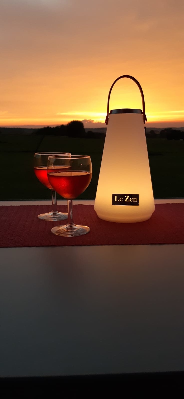 Le Zen  Lux  sound buitenlamp  met bluetooth speaker en 8  instelbare kleuren