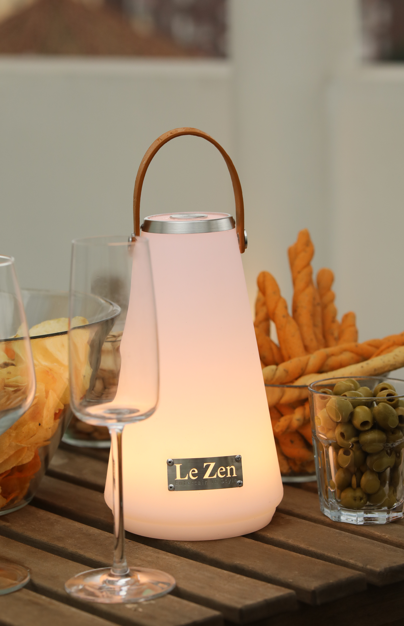 Le Zen  Lux  sound buitenlamp  met bluetooth speaker en 8  instelbare kleuren