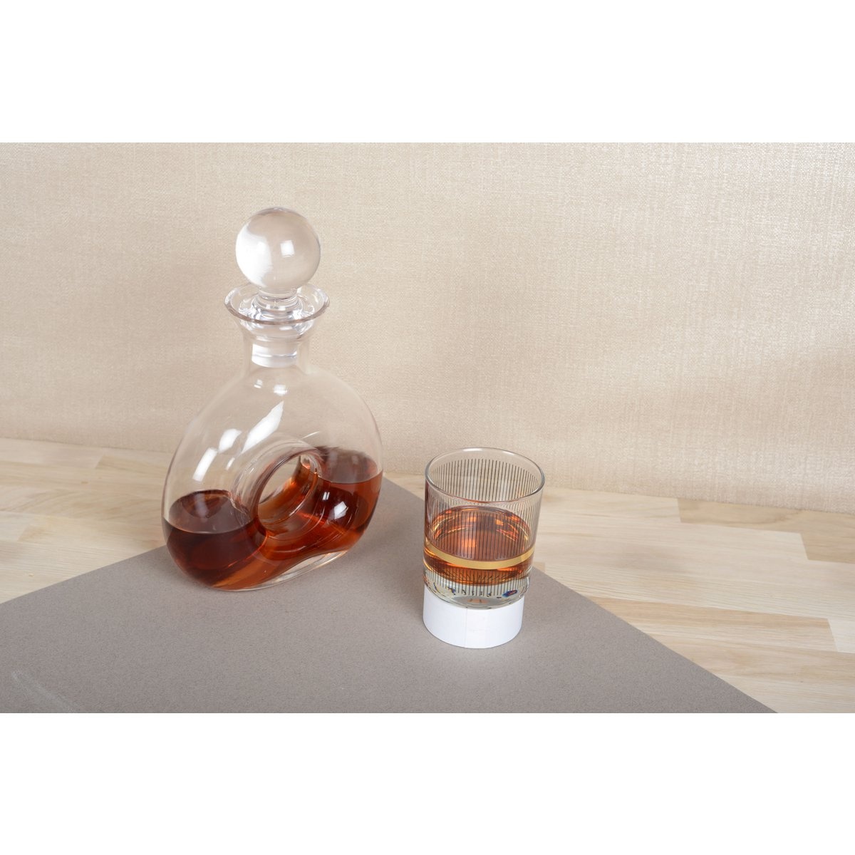 Glazen whisky karaf met een gat van 19x27,5 cm